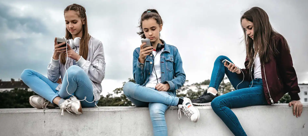 L'exposition des jeunes à des publicités sur les réseaux sociaux qui sont néfastes pour leur santé et bien-être